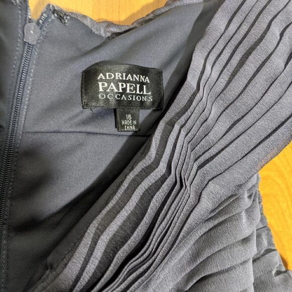 🆕NWT ADRIANA PAPEL BEAUTIFULLY STONE ADORNED EVENING DRESS - SMOKE (GRAY) - 16 - Picture 4 of 9